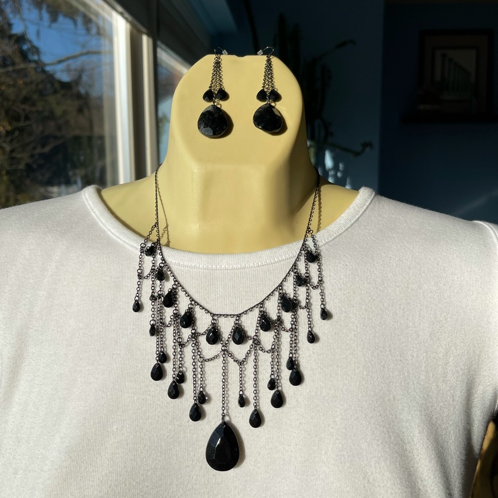 Premier Designs necklace and earrings